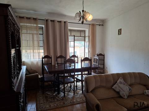 Moradia T4 em Tibalde, Mangualde