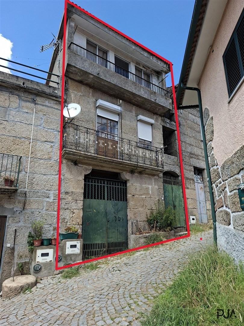 Moradia T4 em Tibalde, Mangualde