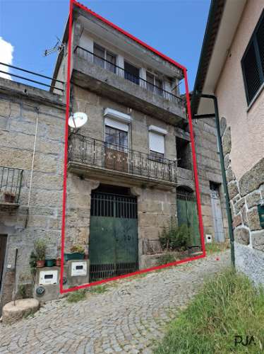 Moradia T4 em Tibalde, Mangualde