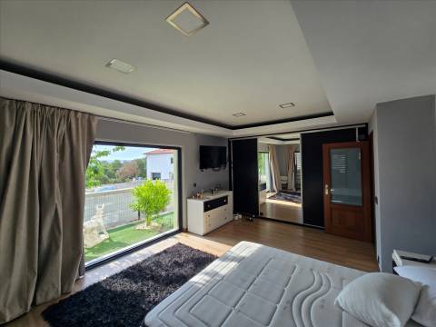 Moradia T4 com Piscina e Jacuzzi em Açores, Celorico da Beira