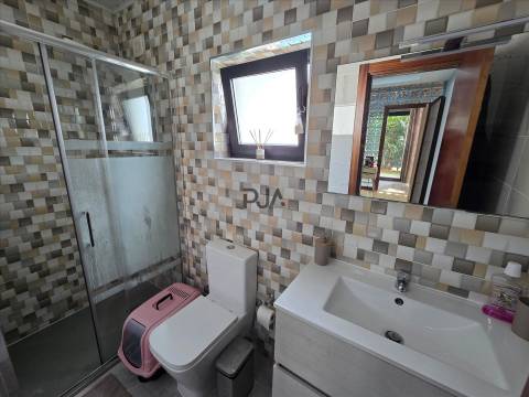 Moradia T4 com Piscina e Jacuzzi em Açores, Celorico da Beira