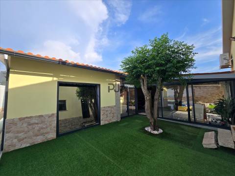 Moradia T4 com Piscina e Jacuzzi em Açores, Celorico da Beira