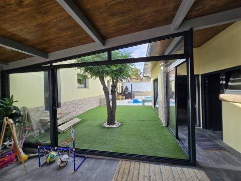 Moradia T4 com Piscina e Jacuzzi em Açores, Celorico da Beira