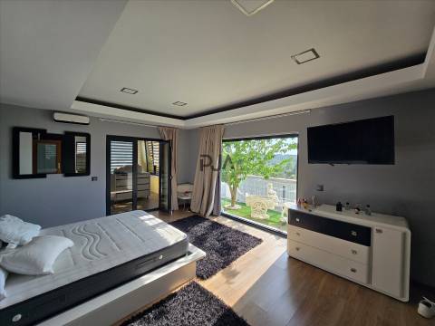 Moradia T4 com Piscina e Jacuzzi em Açores, Celorico da Beira