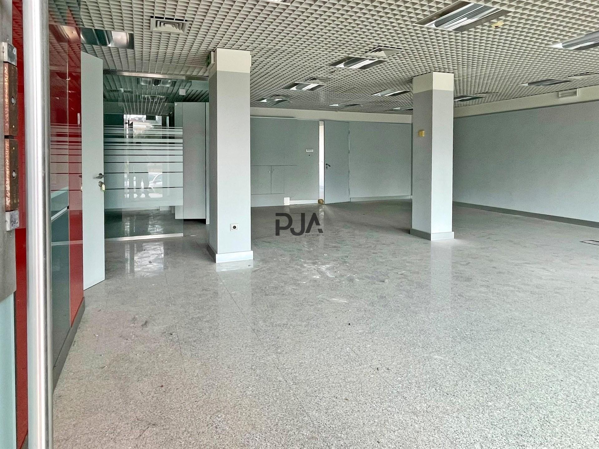 loja à venda em Currelos, Carregal do sal