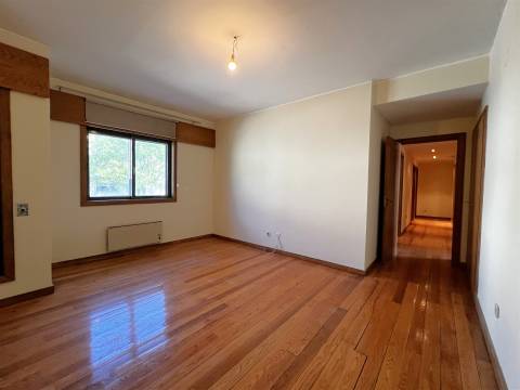 T4 na Foz Velha com vista mar junto à praia