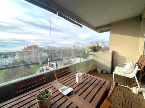 T3+1 em Foz do Douro no ultimo piso.