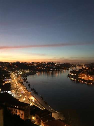 T4 duplex c/ terraço à Marechal Gomes da Costa