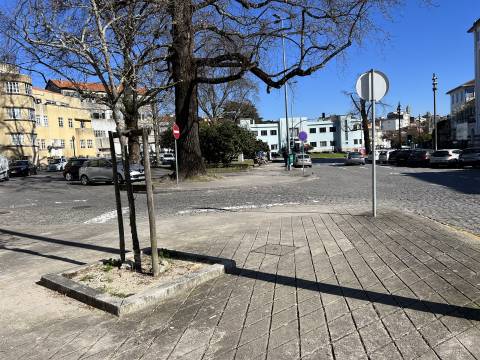 T3 c/ jardim à Marechal Gomes da Costa