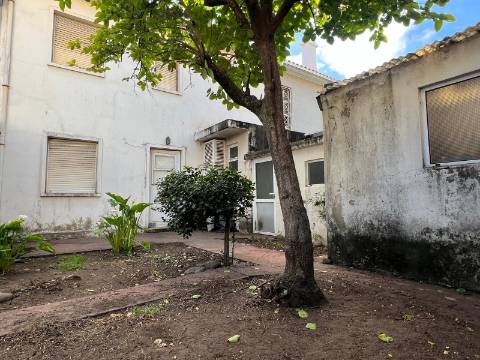 Moradia T3 c/ jardim no Bairro António Aroso - Porto