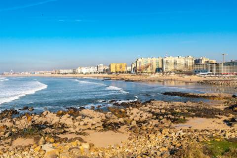Moradia com Projeto Aprovado p/ T4 | Matosinhos | Elevado Potencial de Valorização