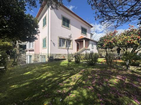 Moradia T6 c/ T1 no jardim à Boavista no Bairro Hollywood