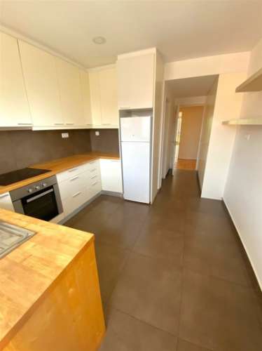 Apartamento T4 c/ varanda renovado à Av. da Boavista