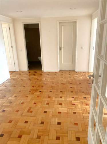 Apartamento T4 c/ varanda renovado à Av. da Boavista