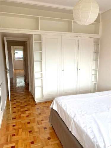 Apartamento T4 c/ varanda renovado à Av. da Boavista