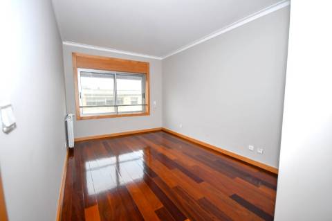 T3 | 1ª linha de mar, para arrendamento, em Matosinhos Sul | Em frente ao mar