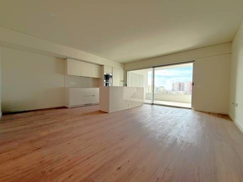 T2 NOVO no 8.º Andar c/ Varanda Sul/Poente, Garagem e Arrumo em Ramalde