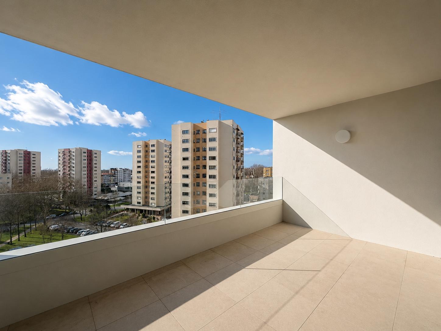 T2 NOVO no 8.º Andar c/ Varanda Sul/Poente, Garagem e Arrumo em Ramalde