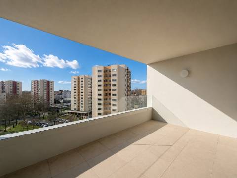 T2 NOVO no 8.º Andar c/ Varanda Sul/Poente, Garagem e Arrumo em Ramalde