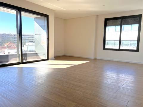 T3 c/ varanda junto na Boavista