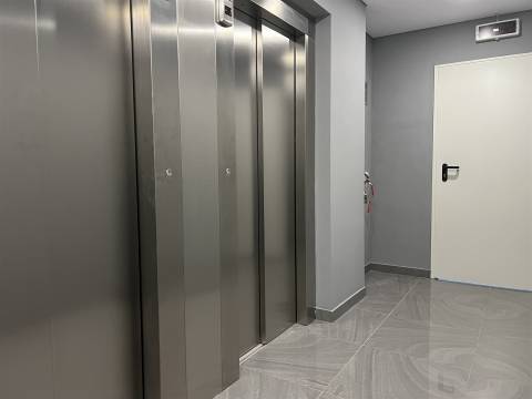 T4 c/ Terraço, novo, na Boavista
