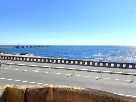 Prédio | Primeira linha de mar – Foz do Douro