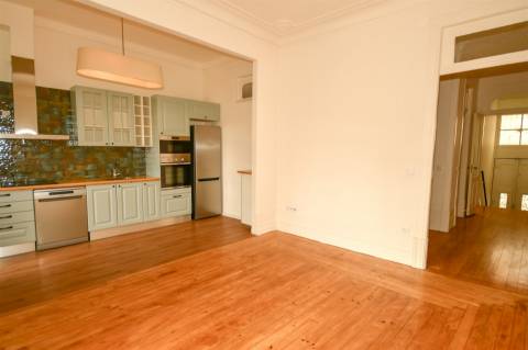 Moradia T3 com jardim + espaço independente de 70 m² |junto à Marechal Gomes da Costa