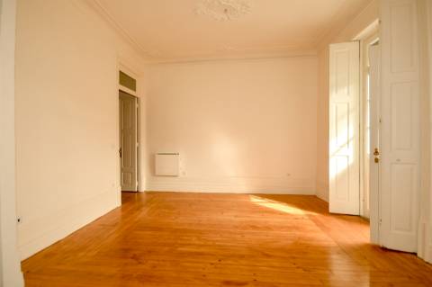 Moradia T3 com jardim + espaço independente de 70 m² |junto à Marechal Gomes da Costa