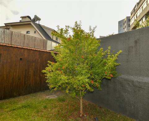 Moradia T3 com jardim + espaço independente de 70 m² |junto à Marechal Gomes da Costa