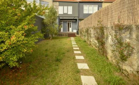 Moradia T3 com jardim + espaço independente de 70 m² |junto à Marechal Gomes da Costa