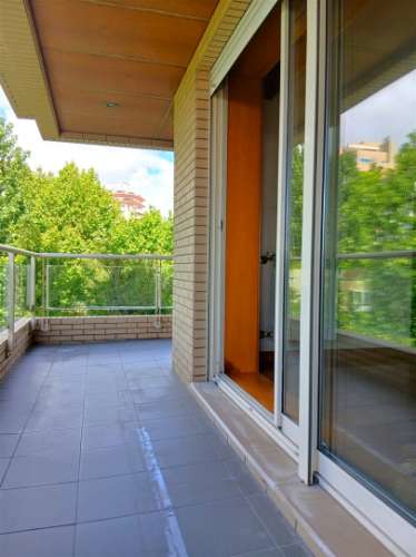 Apartamento T3 com Varanda junto à Praça do Império – Foz do Douro