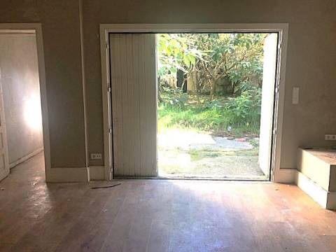Moradia p/ reabilitar na Foz com jardim