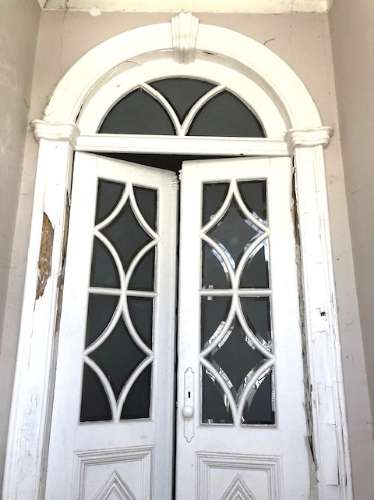 Moradia p/ reabilitar na Foz com jardim