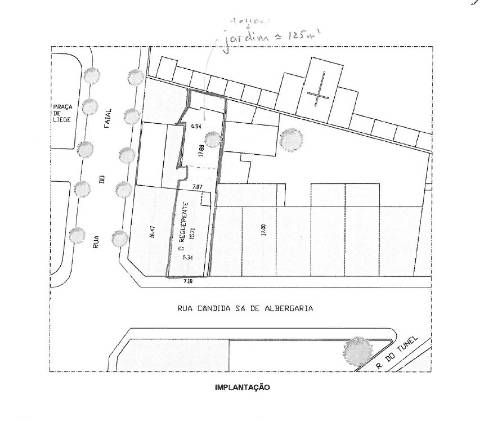 Moradia na Foz com jardim p/ reabilitar c/ projeto aprovado para T5