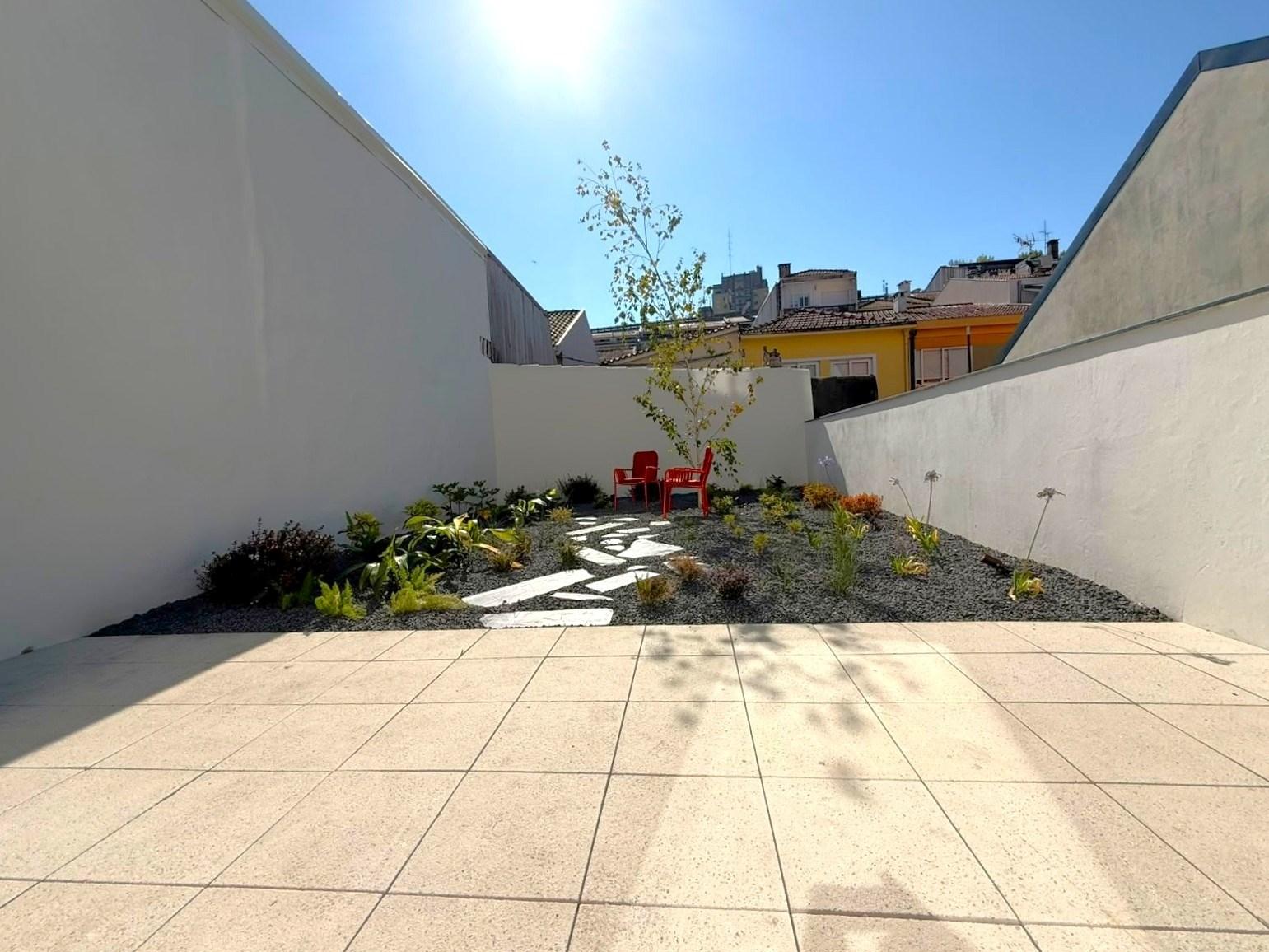 T1+2 | Remodelado e decorado com Jardim | Metro Campo 24 de Agosto | Porto