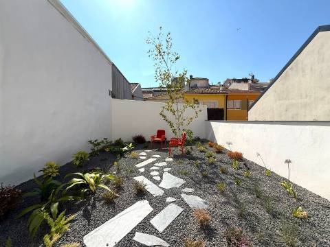 T1+2 | Remodelado e decorado com Jardim | Metro Campo 24 de Agosto | Porto