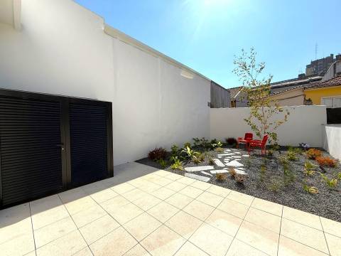 T1+2 | Remodelado e decorado com Jardim | Metro Campo 24 de Agosto | Porto