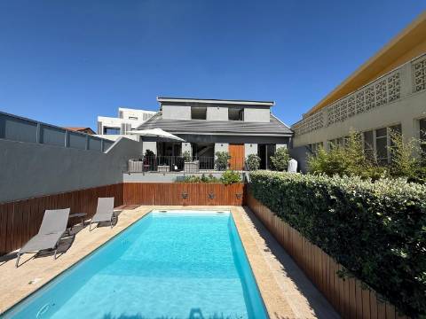 Moradia T2 com piscina e vista mar em Lavra