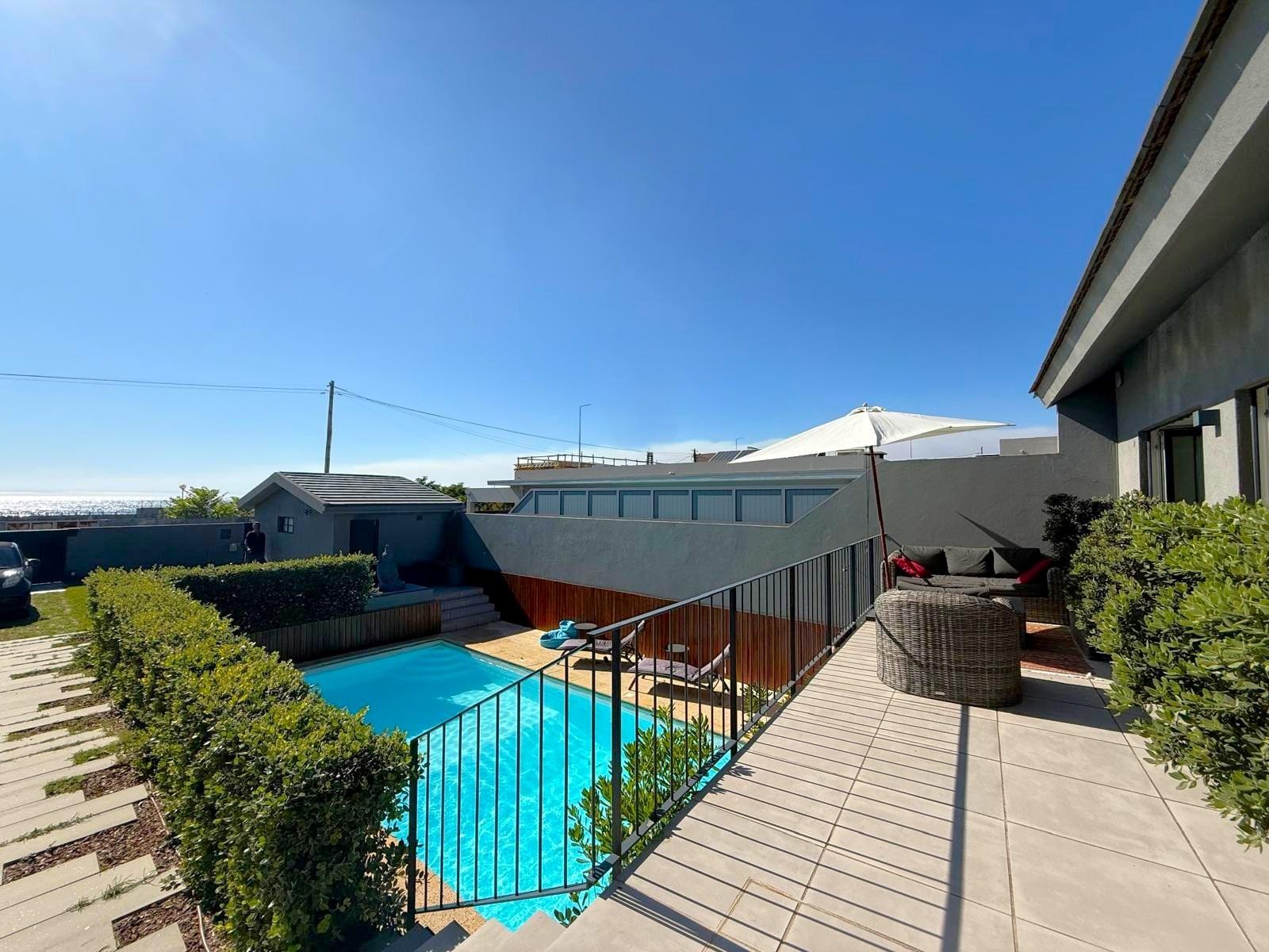Moradia T2 com piscina e vista mar em Lavra