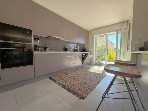 Moradia T2 com piscina e vista mar em Lavra