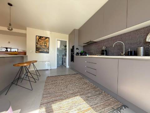 Moradia T2 com piscina e vista mar em Lavra