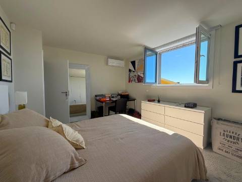 Moradia T2 com piscina e vista mar em Lavra
