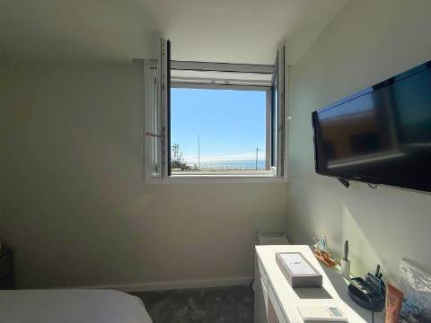 Moradia T2 com piscina e vista mar em Lavra