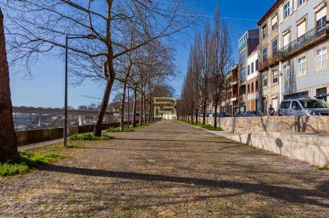 Apartamento T1 novo na tradicional Travessa de São Vitor, no Porto