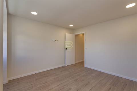 Apartamento T1 novo na tradicional Travessa de São Vitor, no Porto