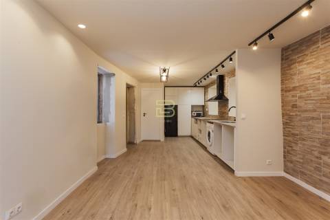Apartamento T1 novo na tradicional Travessa de São Vitor, no Porto