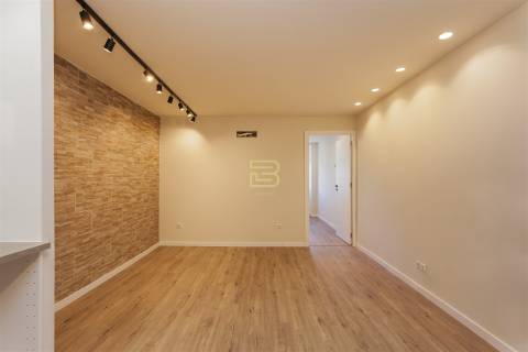 Apartamento T1 novo na tradicional Travessa de São Vitor, no Porto