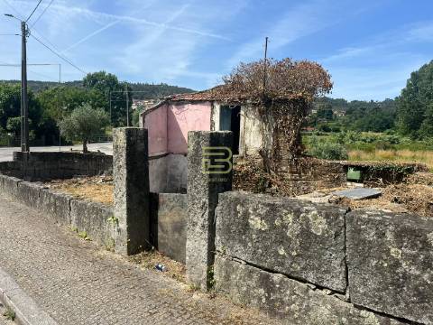 Casa em Xisto para Recuperar em Sobreira – Paredes | 25 min do Porto