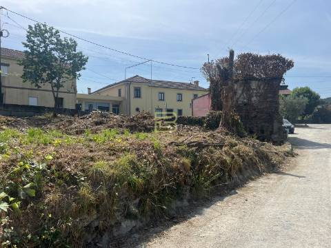 Casa em Xisto para Recuperar em Sobreira – Paredes | 25 min do Porto