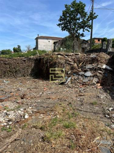 Casa em Xisto para Recuperar em Sobreira – Paredes | 25 min do Porto